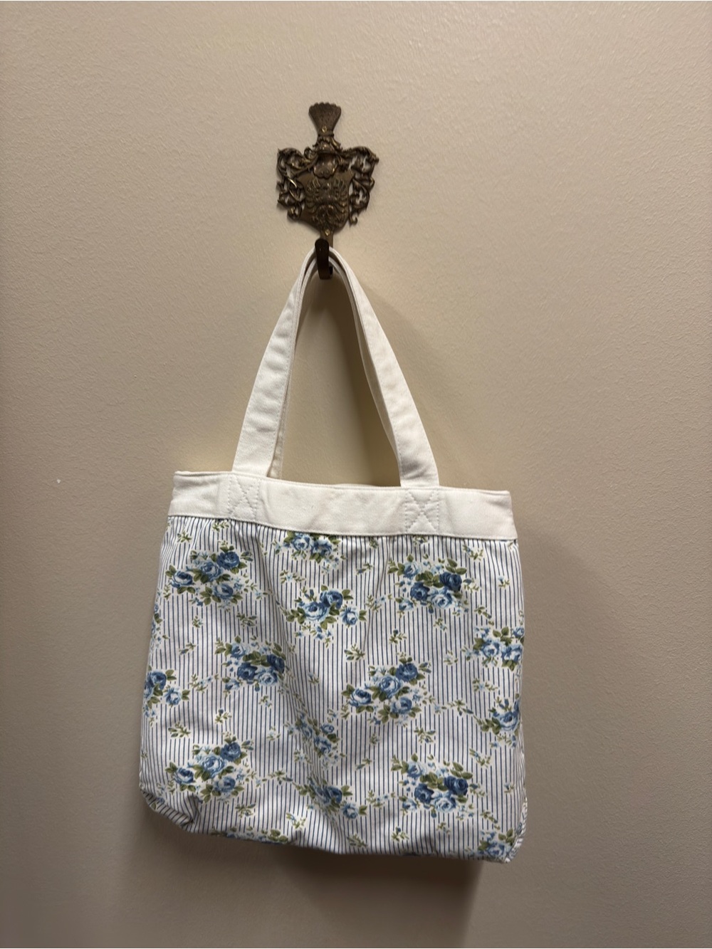Vintage Floral Canvas Tote Bag in White and Blue